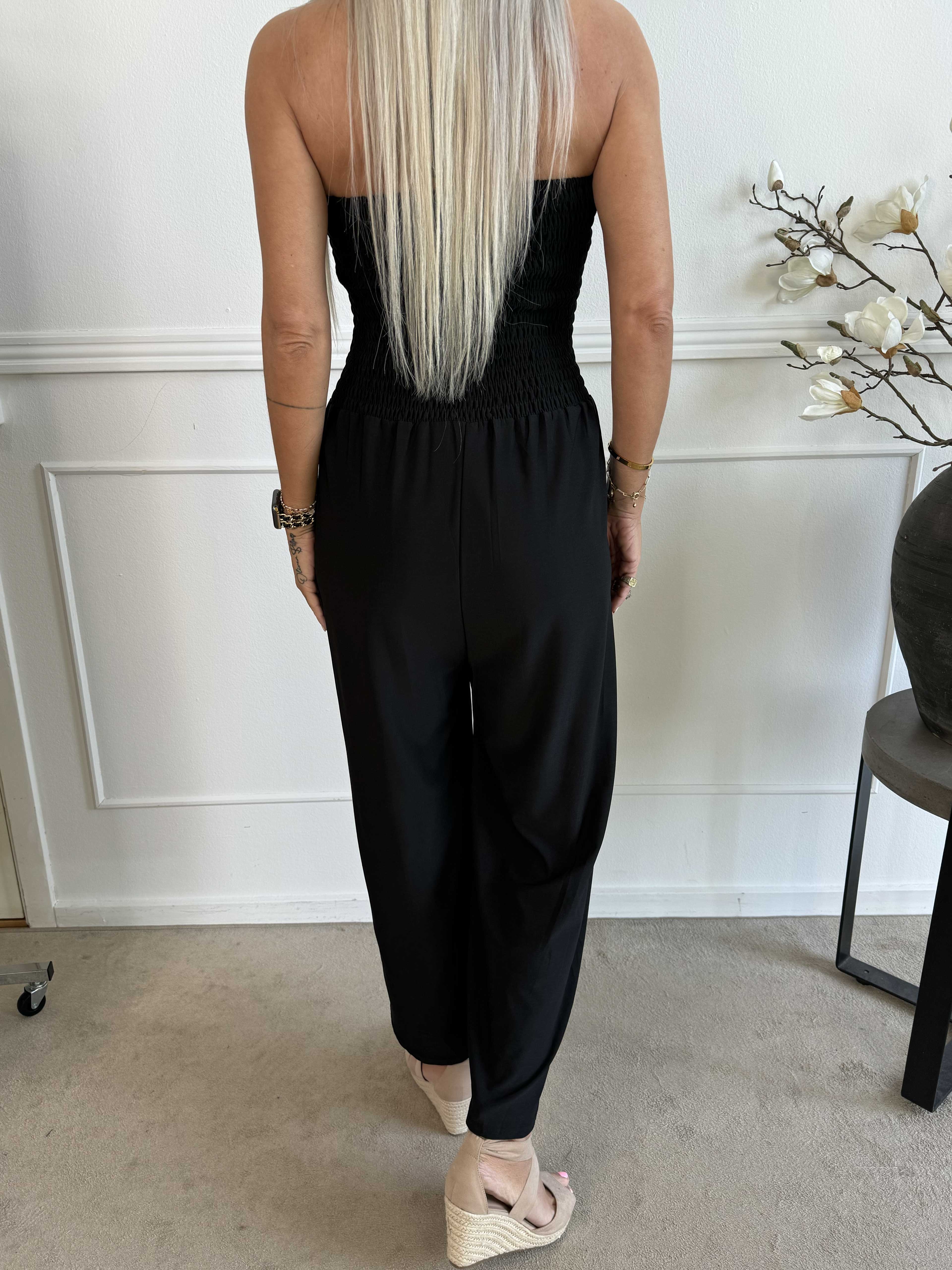 Pams Plain Tube Jumpsuit - Elastisk buksedragt med smock ved brystet